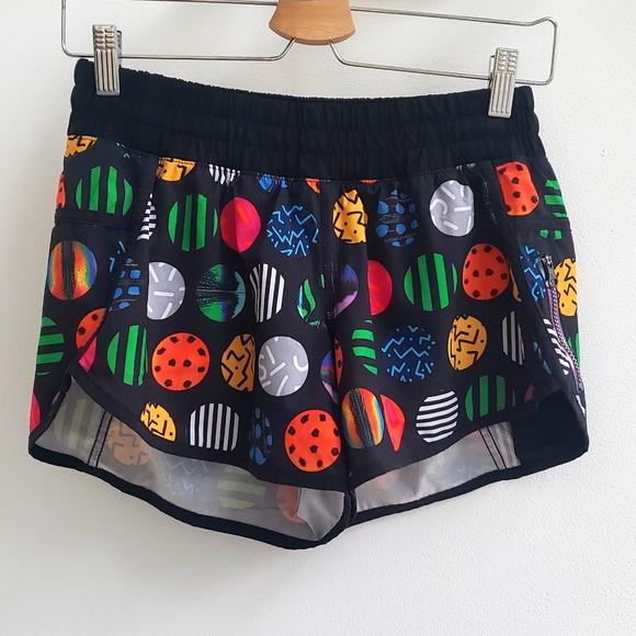 lululemon athletica Pants - Lululemon Sea Wheeze Shorts Circle Pill size 6